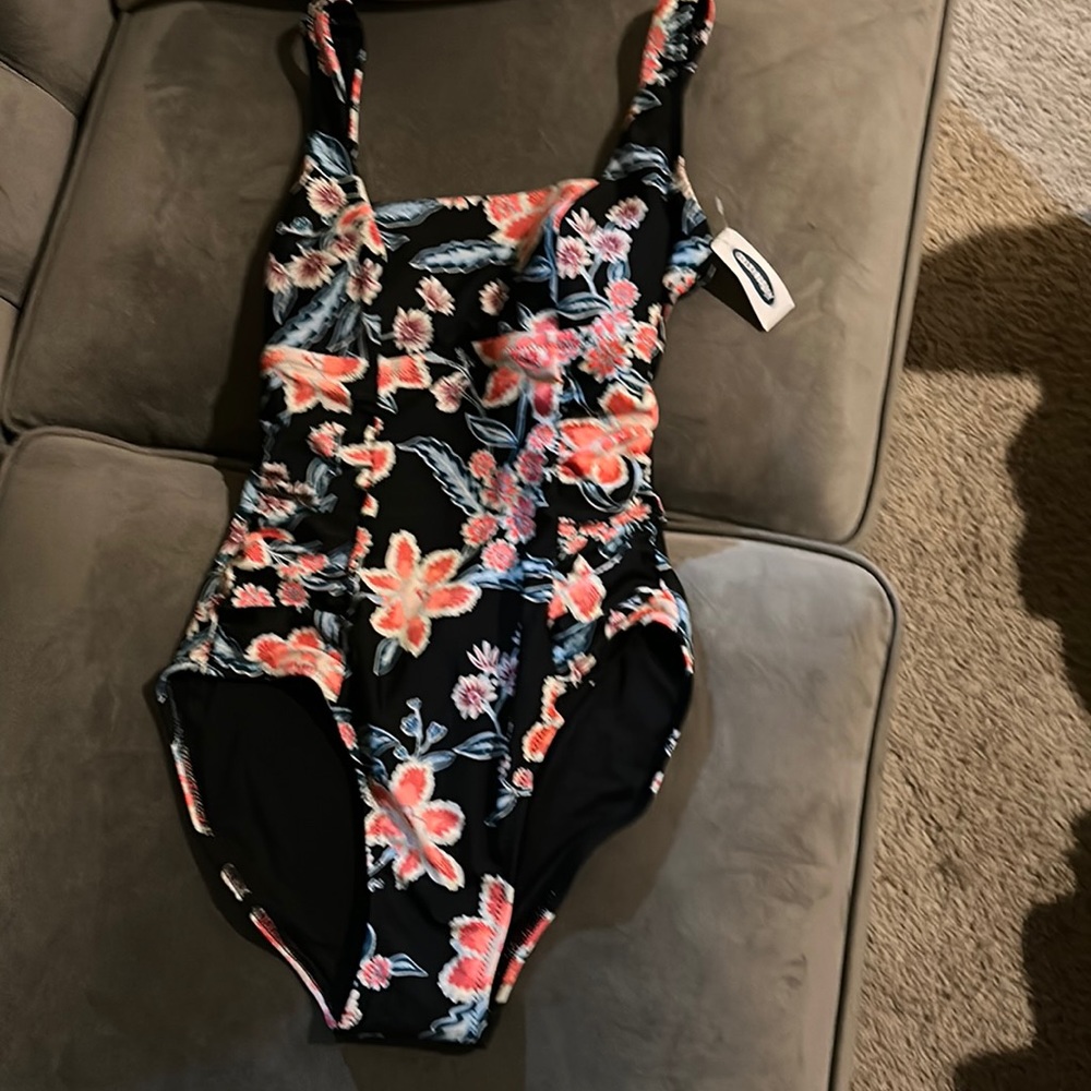 NWT women’s Old Navy XS swimsuit